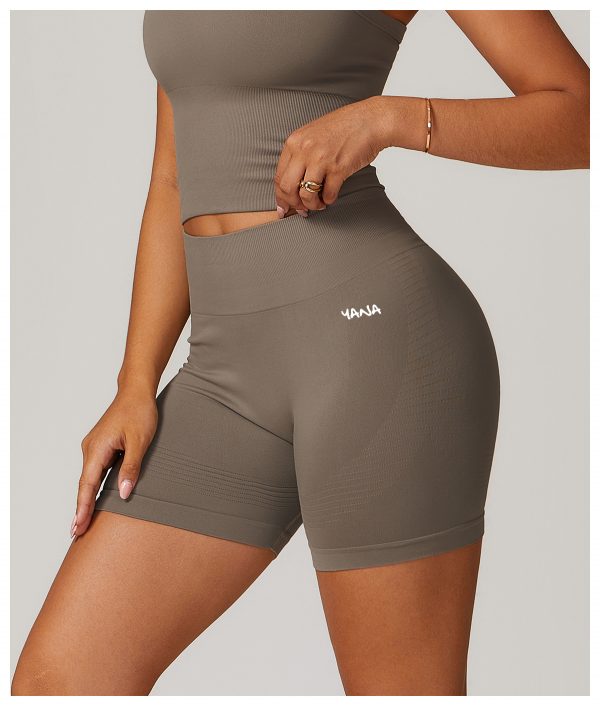 Seamless short beige